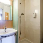Hotel Montlhery 2*