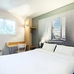 Hotel Montlhery 2*