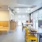 Hotel Montlhery 2*