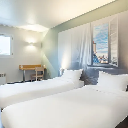 Hotel Montlhery 2*