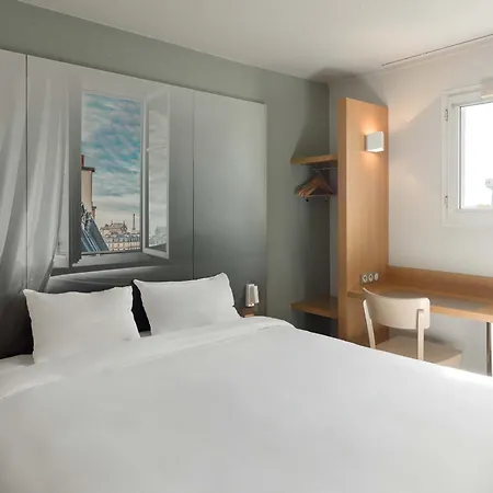 Hotel Montlhery 2*