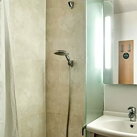 Montlhery Hotel Linas