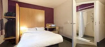 Hotel Montlhery 2*