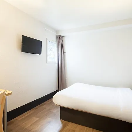 Montlhery Hotel Linas